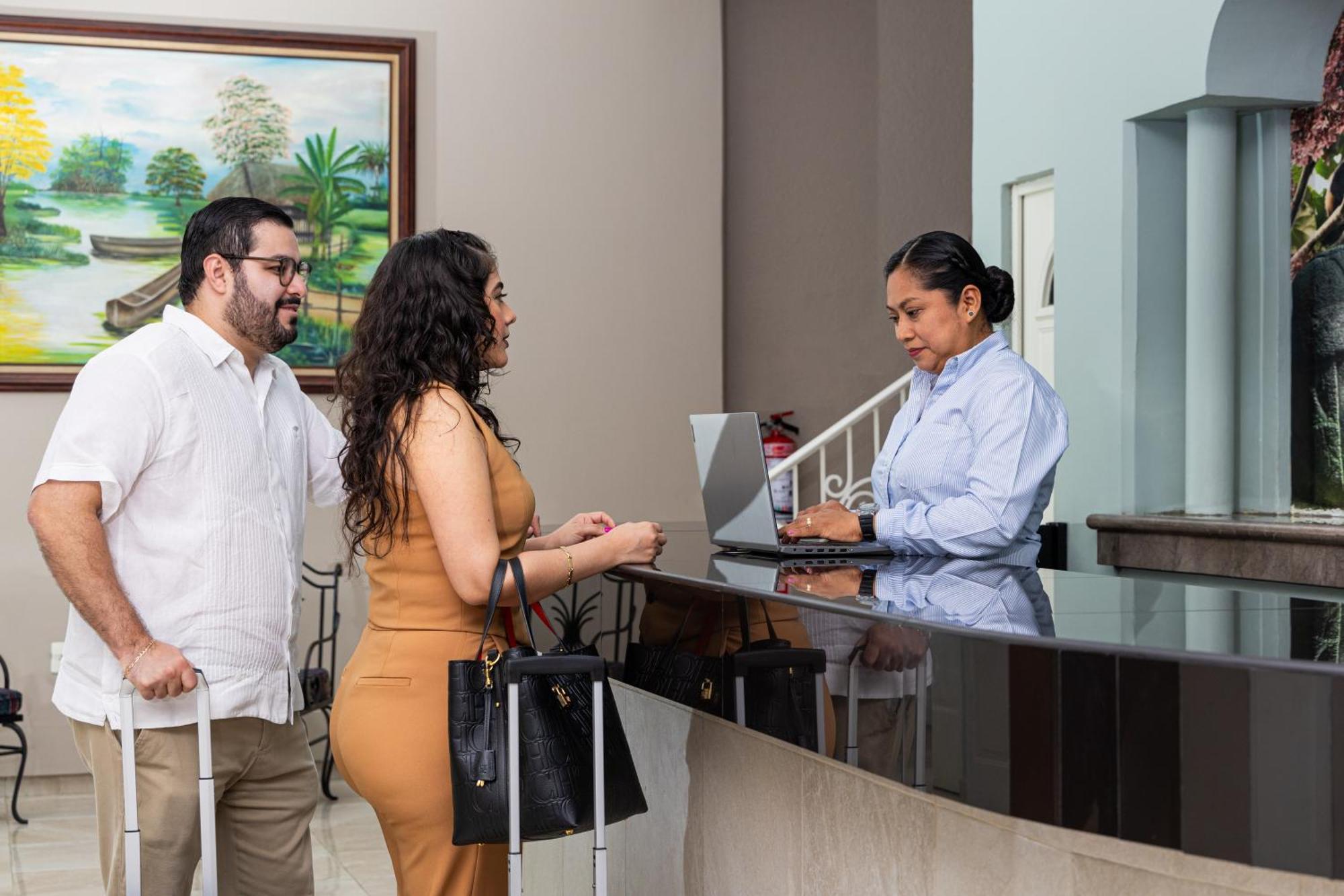 Hotel San Juan Centro ビジャエルモッサ エクステリア 写真
